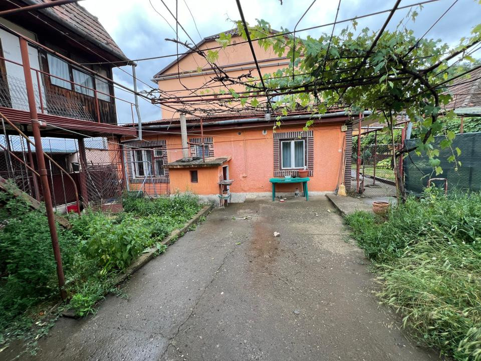 Casa cu gradina de vanzare