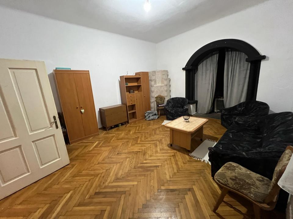 Casa cu gradina de vanzare