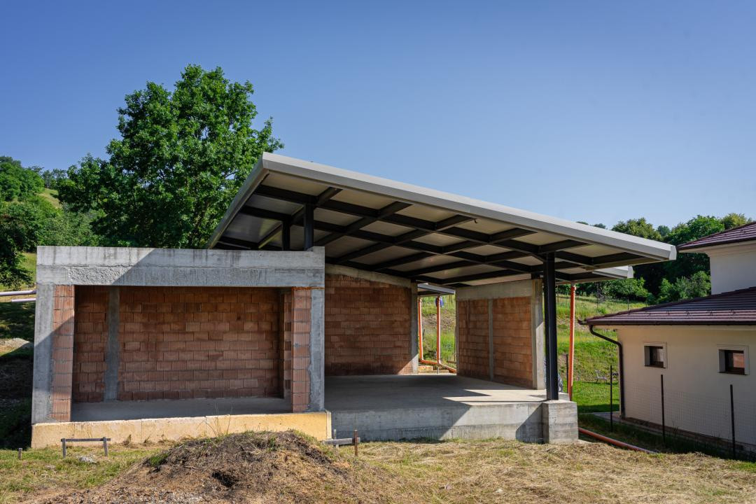 Casă cu arhitectură modernă si teren  in Cisnădioara