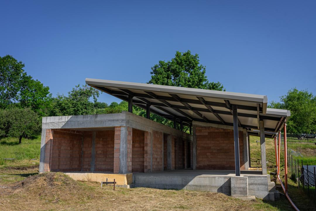  Casă cu arhitectură modernă si teren  in Cisnădioara