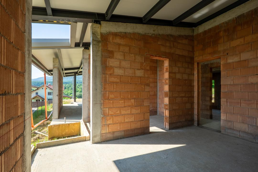  Casă cu arhitectură modernă si teren  in Cisnădioara