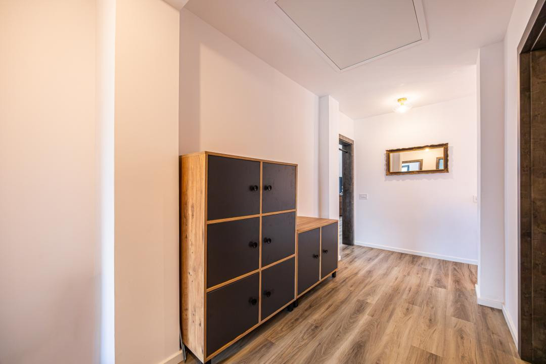 Vânzare casă cu 5 camere, 3 băi, mobilată și utilată - Cristian