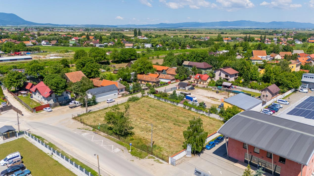 Teren intravilan 1.950 mp | Stupini, Brașov | Inchiriere exclusiv pe termen lung