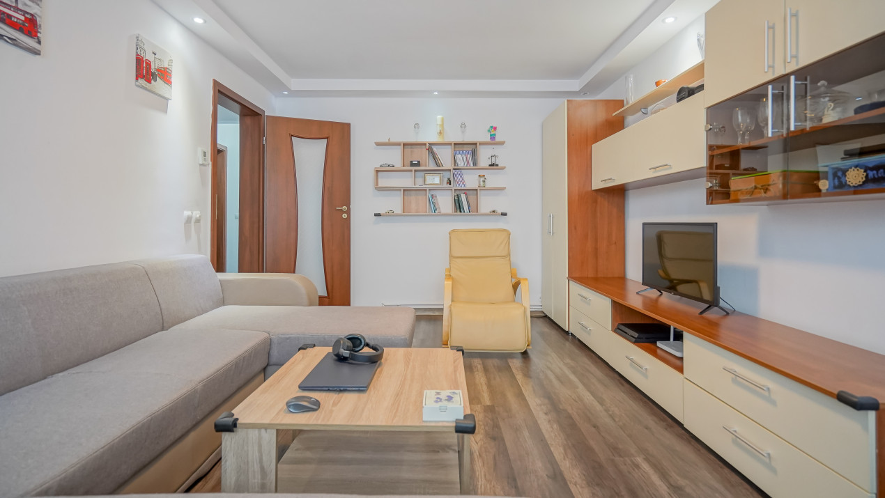  REZERVAT - Apartament 3 camere, decomandat - Independentei - Zona Tractorul
