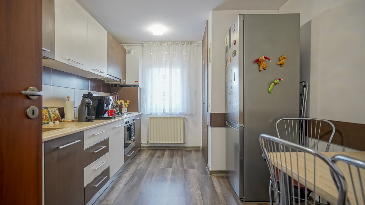  REZERVAT - Apartament 3 camere, decomandat - Independentei - Zona Tractorul