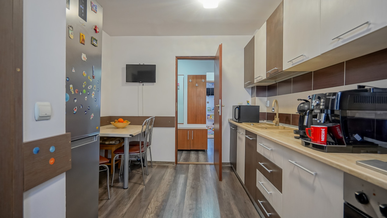  REZERVAT - Apartament 3 camere, decomandat - Independentei - Zona Tractorul