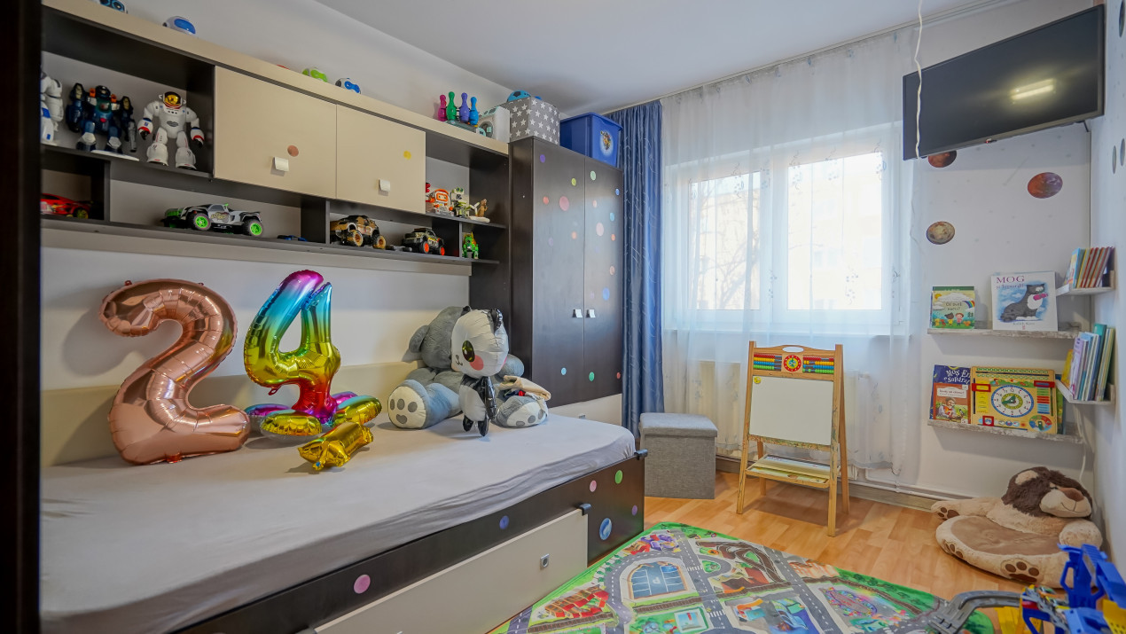  REZERVAT - Apartament 3 camere, decomandat - Independentei - Zona Tractorul