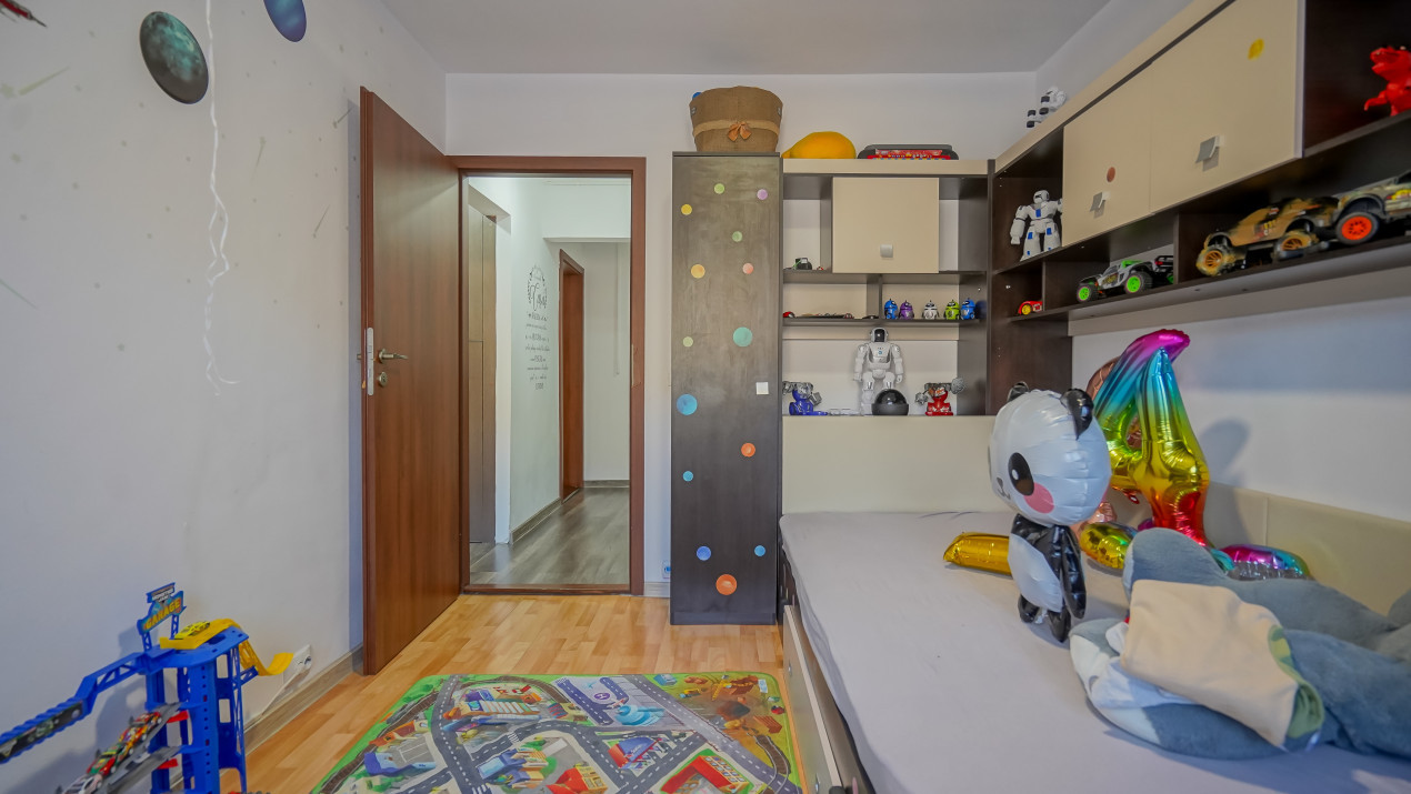  REZERVAT - Apartament 3 camere, decomandat - Independentei - Zona Tractorul