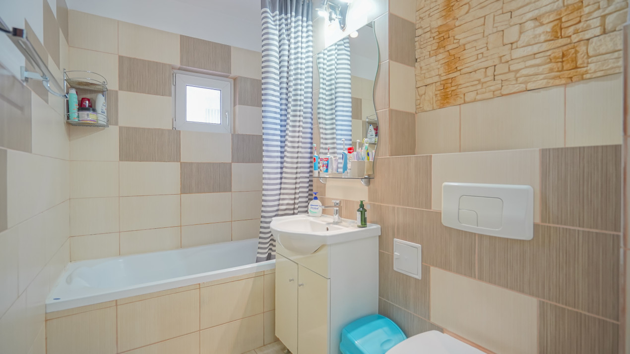  REZERVAT - Apartament 3 camere, decomandat - Independentei - Zona Tractorul
