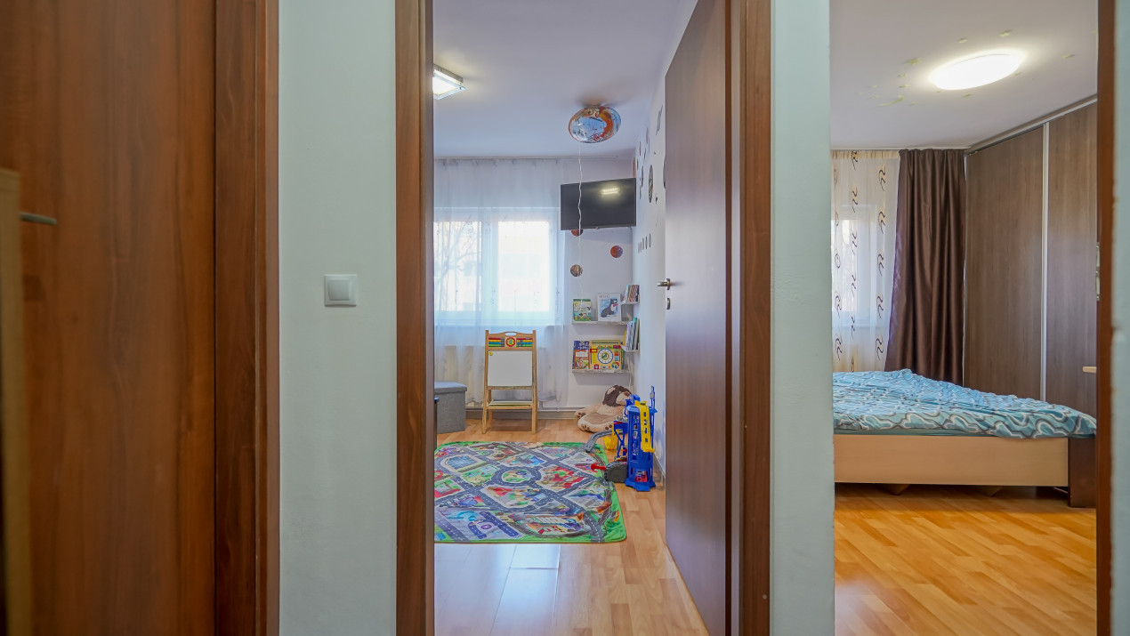  REZERVAT - Apartament 3 camere, decomandat - Independentei - Zona Tractorul