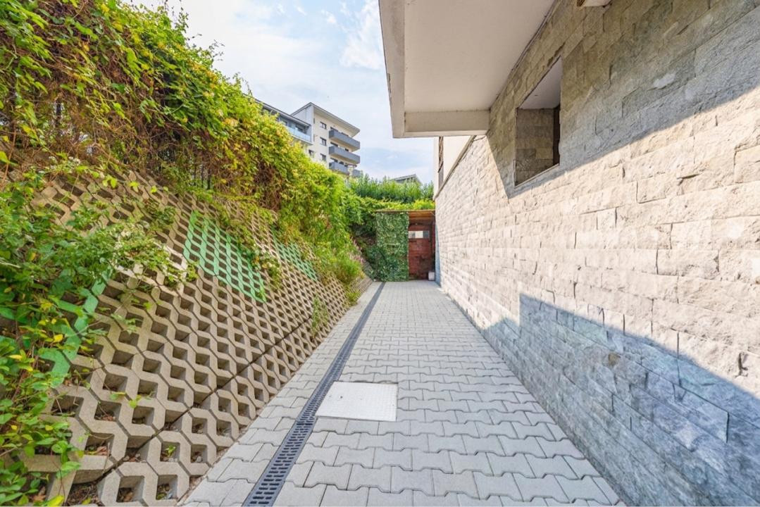 Apartament 2 camere+dressing |Mobilat și utilat |Grădină 29mp |Parcare + Boxă | 