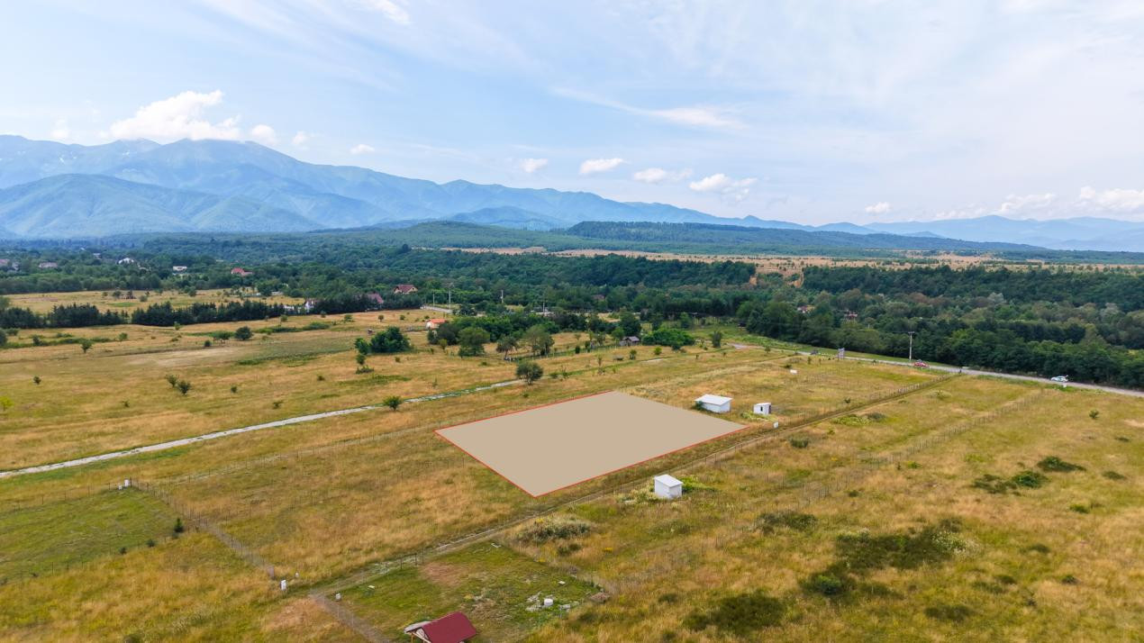 Teren cu priveliște spectaculoasă spre Munții Făgăraș-  Valea Avrigului