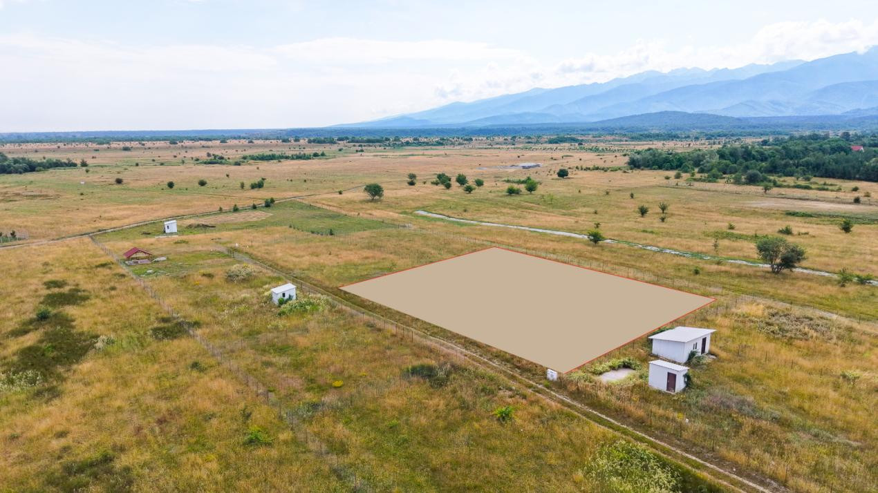 Teren cu priveliște spectaculoasă spre Munții Făgăraș-  Valea Avrigului