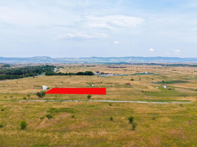 Teren cu priveliște spectaculoasă spre Munții Făgăraș-  Valea Avrigului