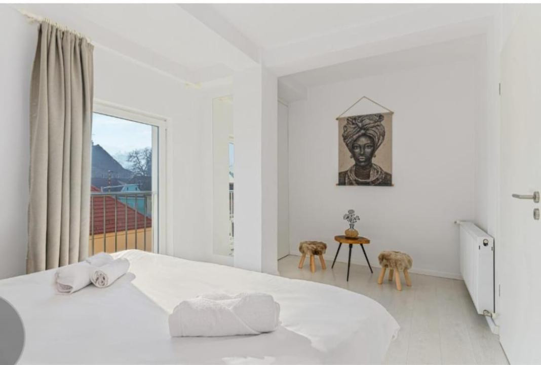 Apartament 2 camere, mobilat și utilat, etaj 2, strada De Mijloc