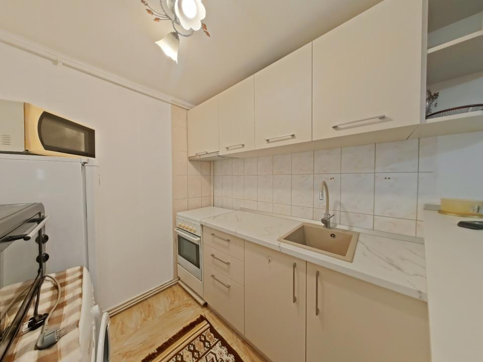 Garsonieră spatioasa de închiriat pe Strada Lungă, aproape de Căminul Memorandul