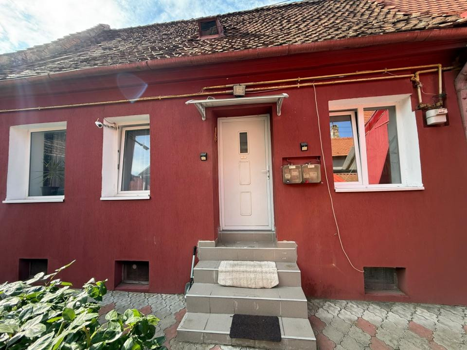 Garsonieră spatioasa de închiriat pe Strada Lungă, aproape de Căminul Memorandul