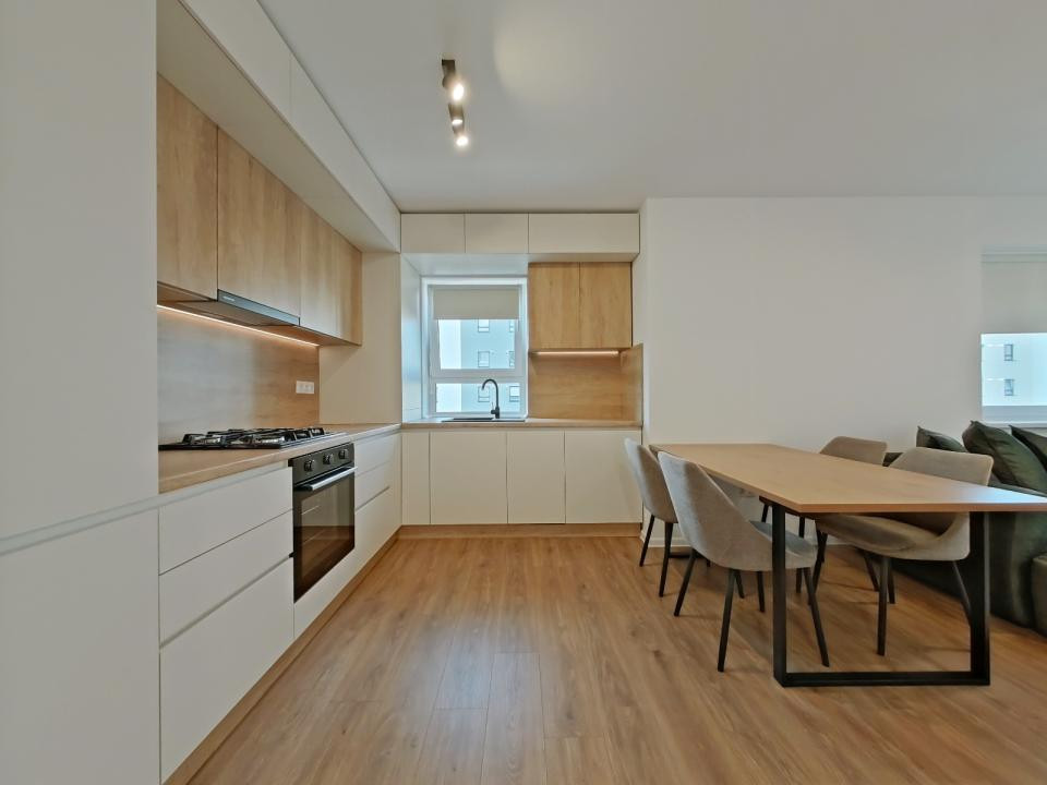 Închiriere apartament cu 3 camere - Zona Tractorul