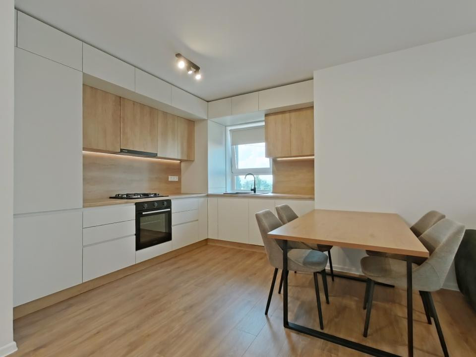 Închiriere apartament cu 3 camere - Zona Tractorul