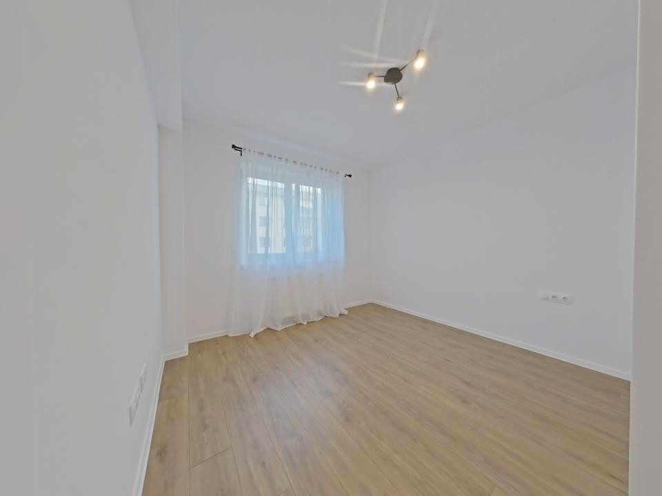 Închiriere apartament cu 3 camere - Zona Tractorul
