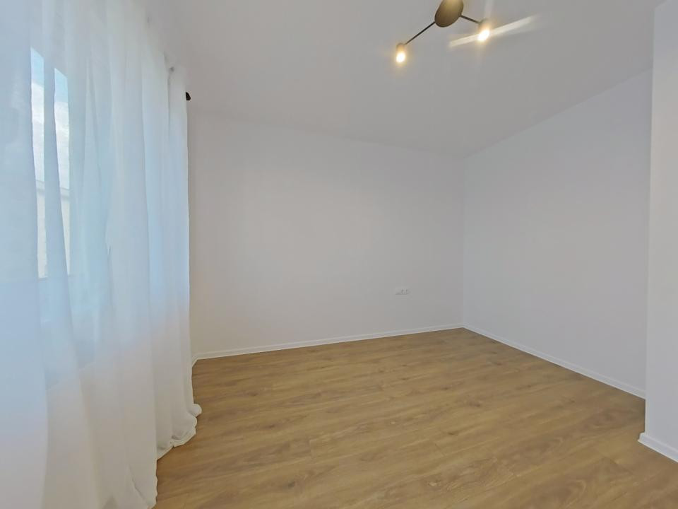 Închiriere apartament cu 3 camere - Zona Tractorul