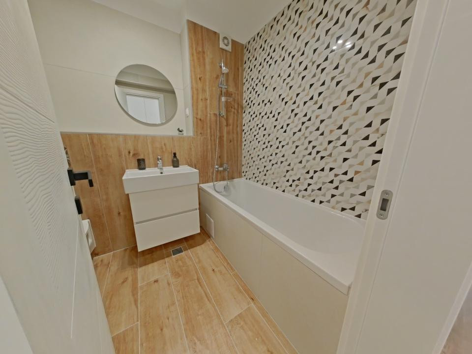 Închiriere apartament cu 3 camere - Zona Tractorul