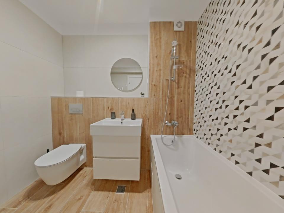 Închiriere apartament cu 3 camere - Zona Tractorul