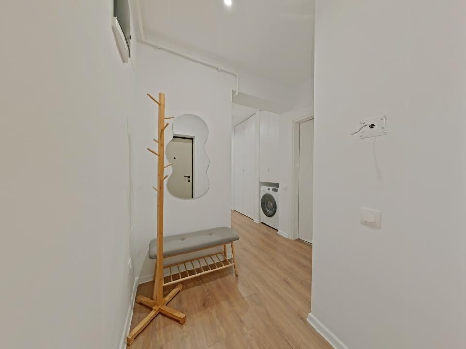 Închiriere apartament cu 3 camere - Zona Tractorul