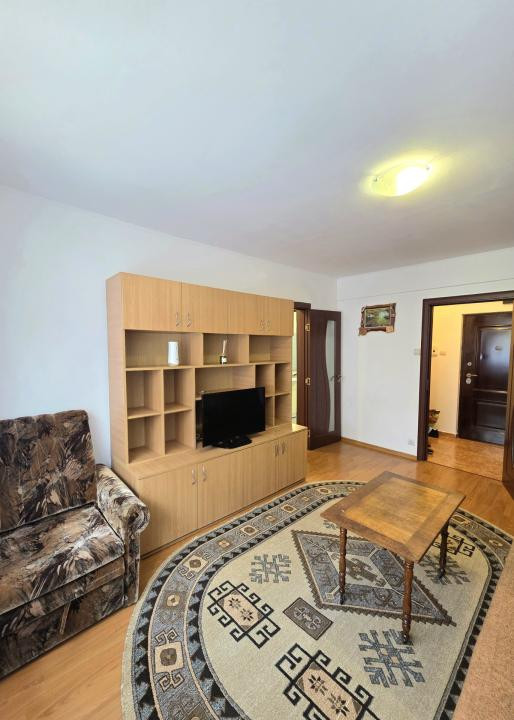 Garsoniera de inchiriat, etajul 1