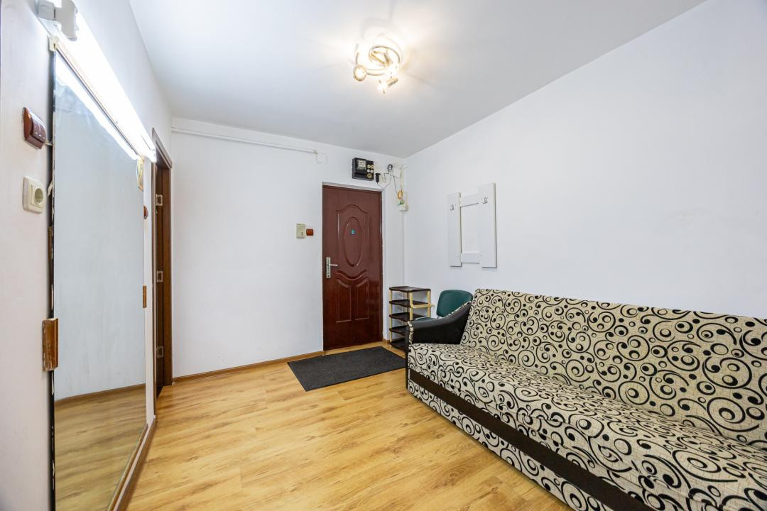 Garsonieră decomandată, 39 mp, bloc de apartamente - zona Calea București