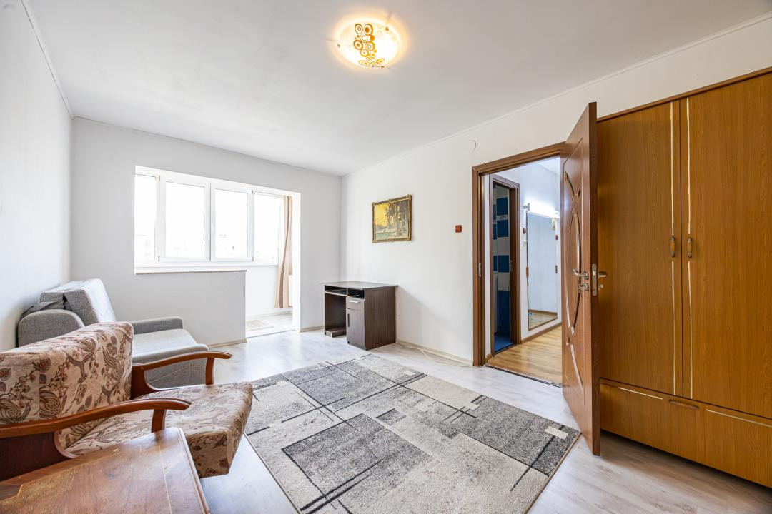 Garsonieră decomandată, 39 mp, bloc de apartamente - zona Calea București