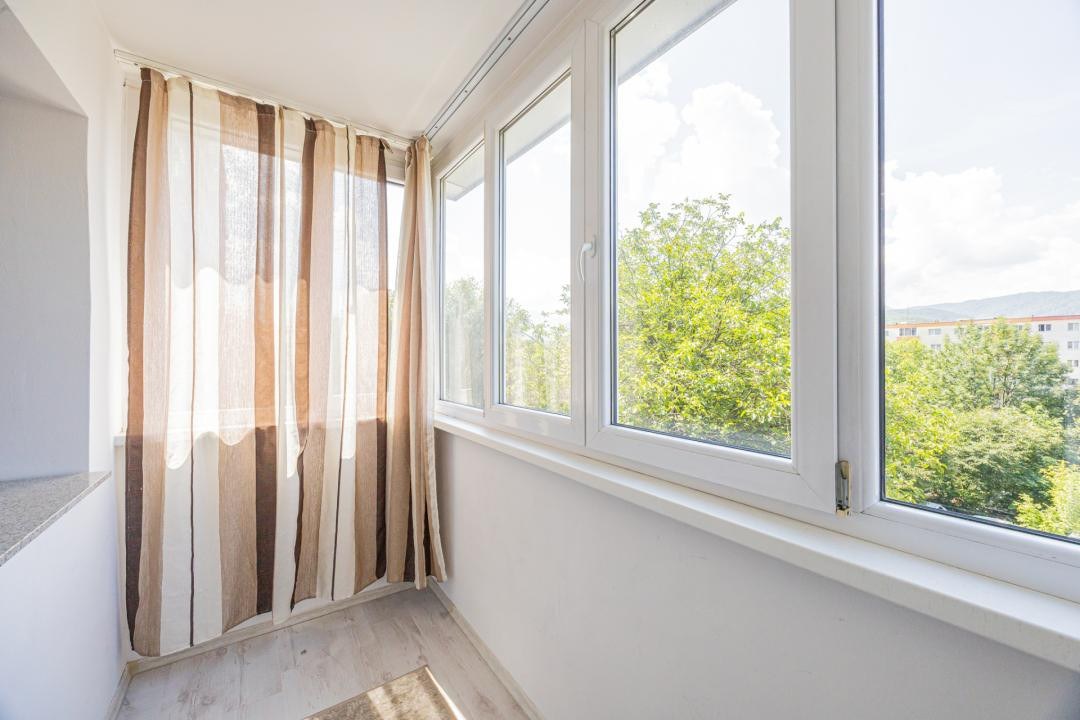 Garsonieră decomandată, 39 mp, bloc de apartamente - zona Calea București