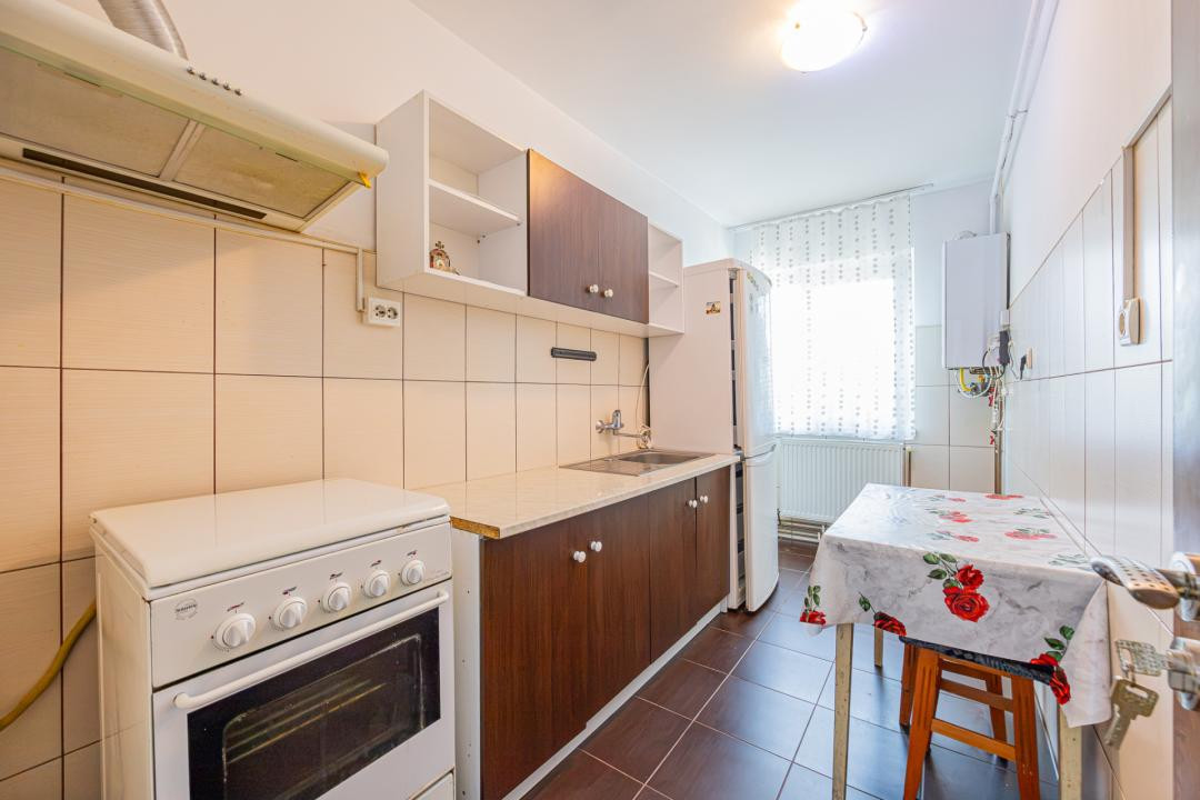 Garsonieră decomandată, 39 mp, bloc de apartamente - zona Calea București