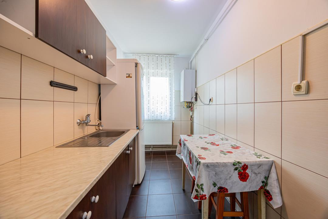 Garsonieră decomandată, 39 mp, bloc de apartamente - zona Calea București
