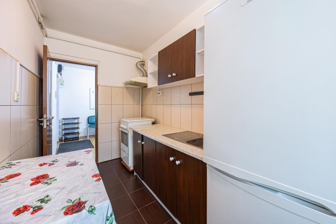 Garsonieră decomandată, 39 mp, bloc de apartamente - zona Calea București