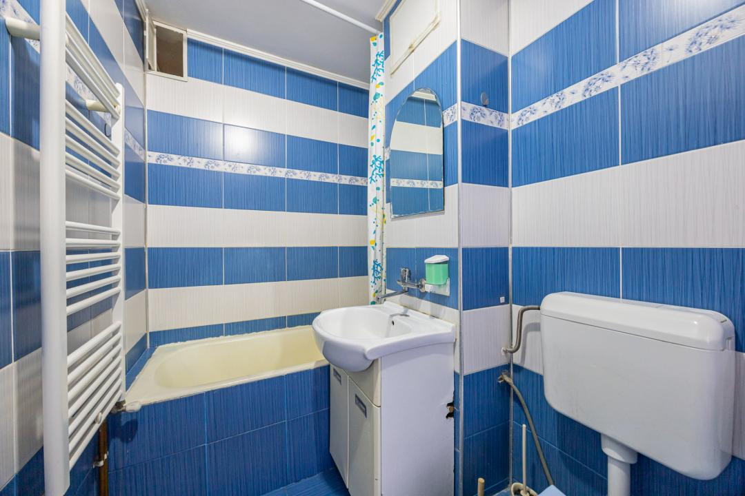 Garsonieră decomandată, 39 mp, bloc de apartamente - zona Calea București
