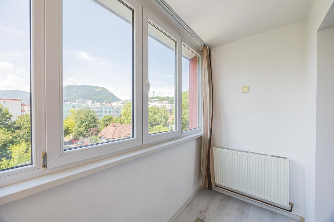 Garsonieră decomandată, 39 mp, bloc de apartamente - zona Calea București