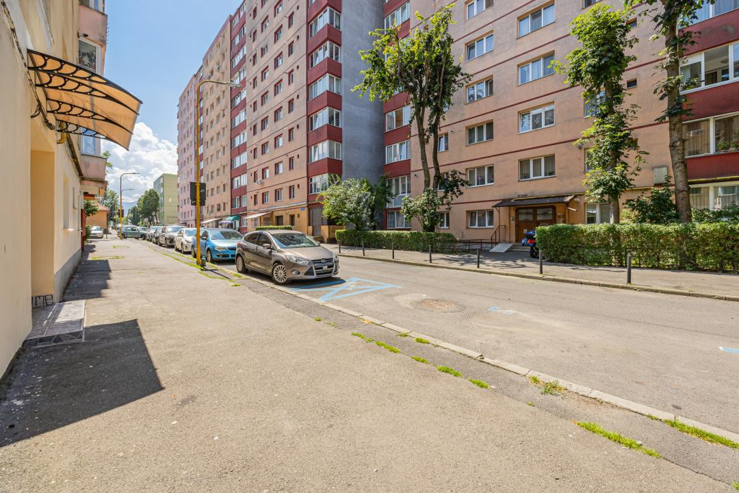 Garsonieră decomandată, 39 mp, bloc de apartamente - zona Calea București