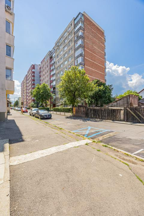 Garsonieră decomandată, 39 mp, bloc de apartamente - zona Calea București