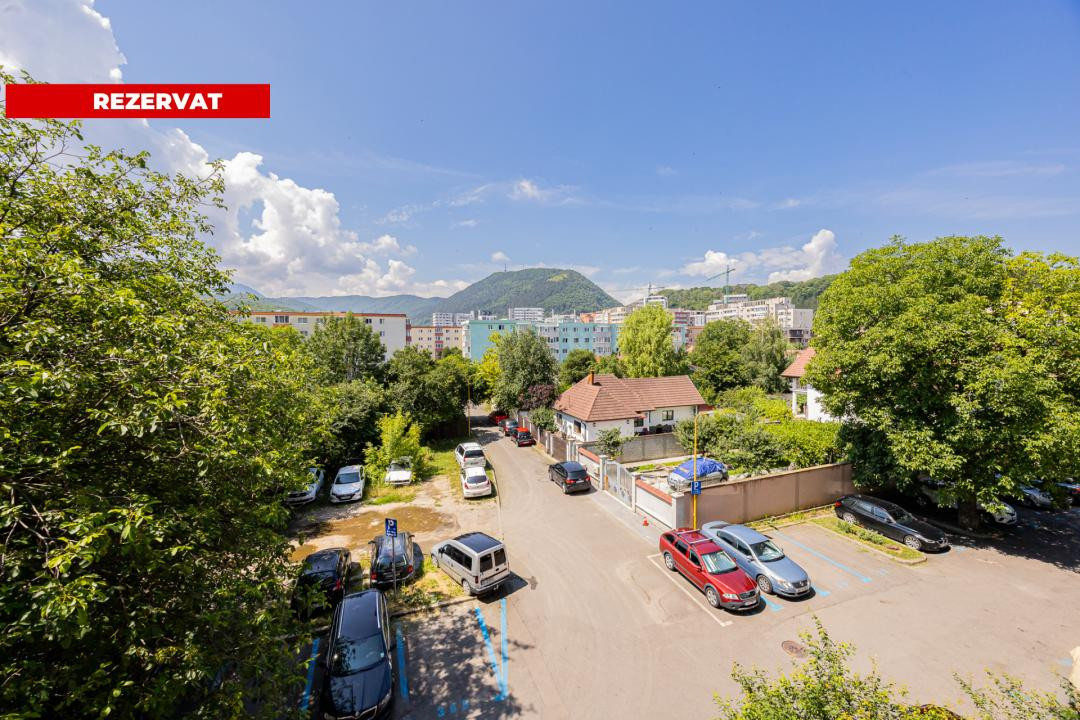 REZERVAT - Garsonieră decomandată, bloc de apartamente - zona Calea București