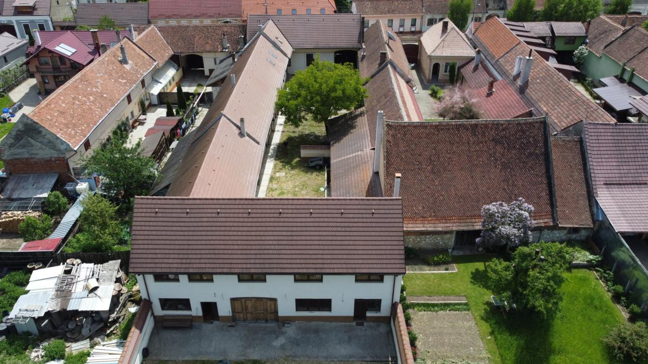 Casa saseasca, 2500 mp teren, 2 fronturi stradale – Cristian – 0% comision