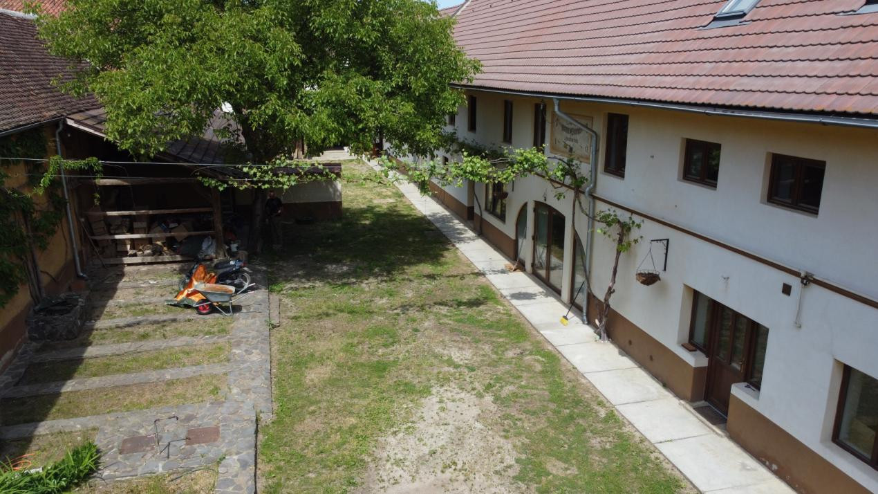 Casa saseasca, 2500 mp teren, 2 fronturi stradale – Cristian – 0% comision