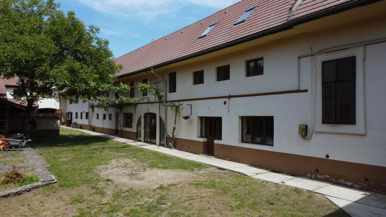 Casa saseasca, 2500 mp teren, 2 fronturi stradale – Cristian – 0% comision