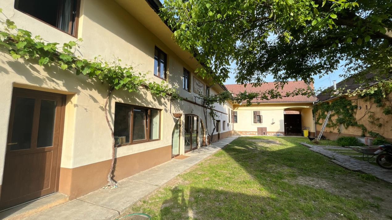Casa saseasca, 2500 mp teren, 2 fronturi stradale – Cristian – 0% comision