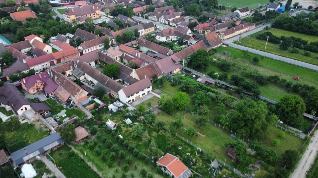 Casa saseasca, 2500 mp teren, 2 fronturi stradale – Cristian – 0% comision