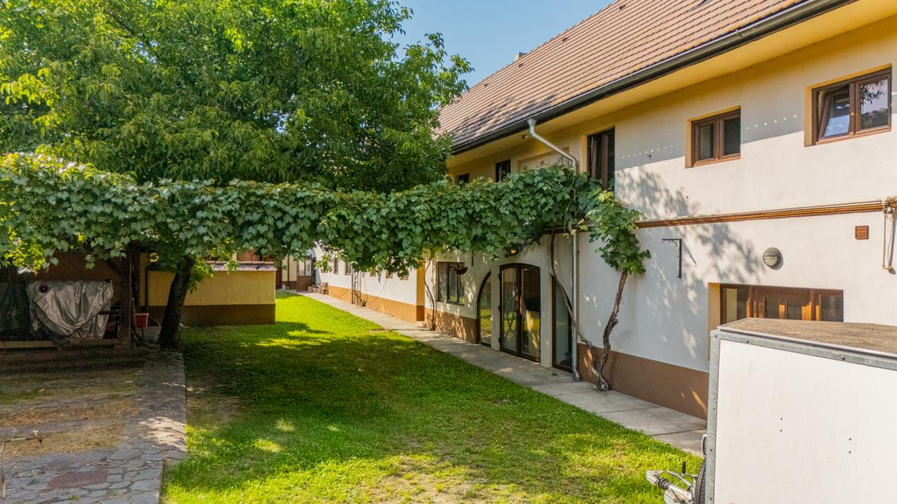 Casa saseasca, 2500 mp teren, 2 fronturi stradale – Cristian – 0% comision