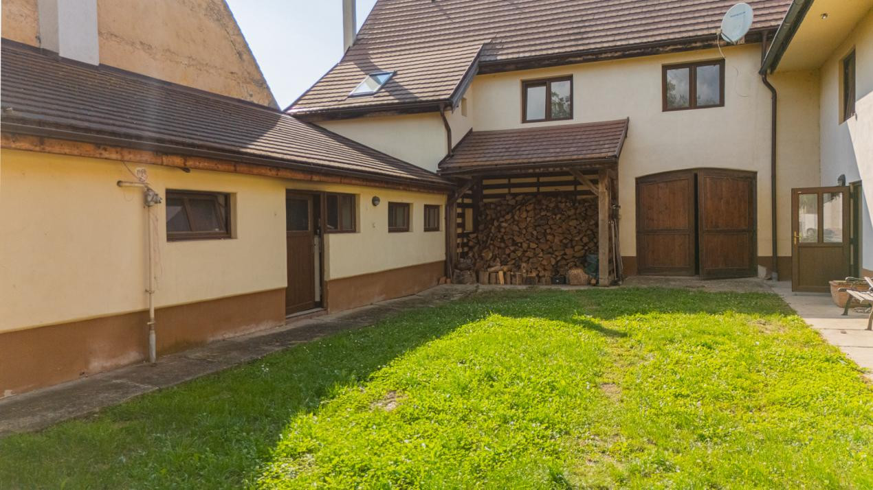 Casa saseasca, 2500 mp teren, 2 fronturi stradale – Cristian – 0% comision