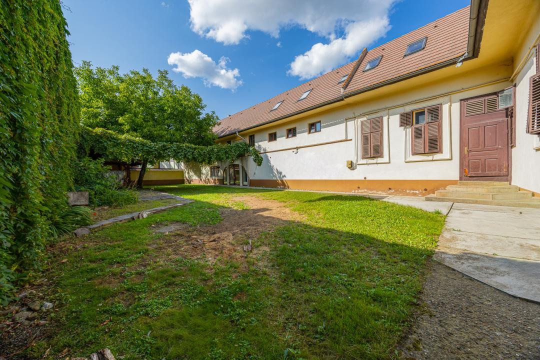 Casa saseasca, 2500 mp teren, 2 fronturi stradale – Cristian – 0% comision