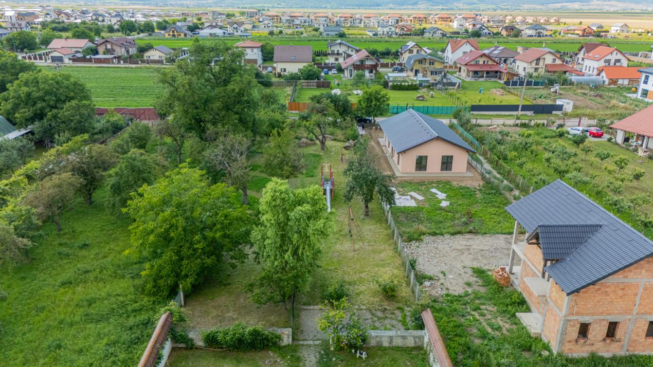 Casa saseasca, 2500 mp teren, 2 fronturi stradale – Cristian – 0% comision
