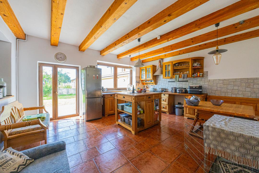 Casa saseasca, 2500 mp teren, 2 fronturi stradale – Cristian – 0% comision